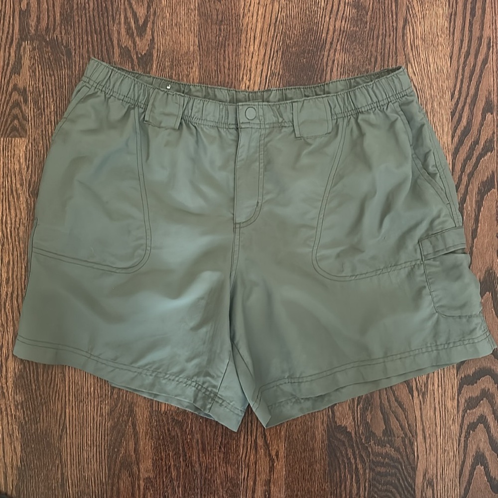 Columbia Women's Omni-Shade UPF 30 Walnut River 6" Shorts in Olive. size XL NWOT - Picture 2 of 11